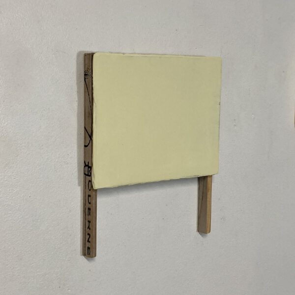Holding Beige